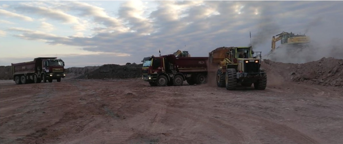 Tubería de gran diámetro utilizada para la conducción de relaves.