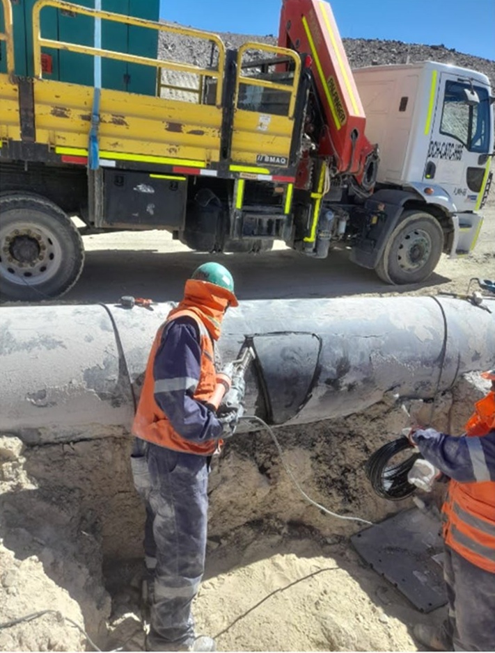 Excavación y conformación de pretiles en el área de Talabre para control de fluidos.